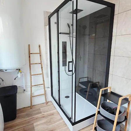 Le Miel D'opale - Ferry, Shuttle And カレー